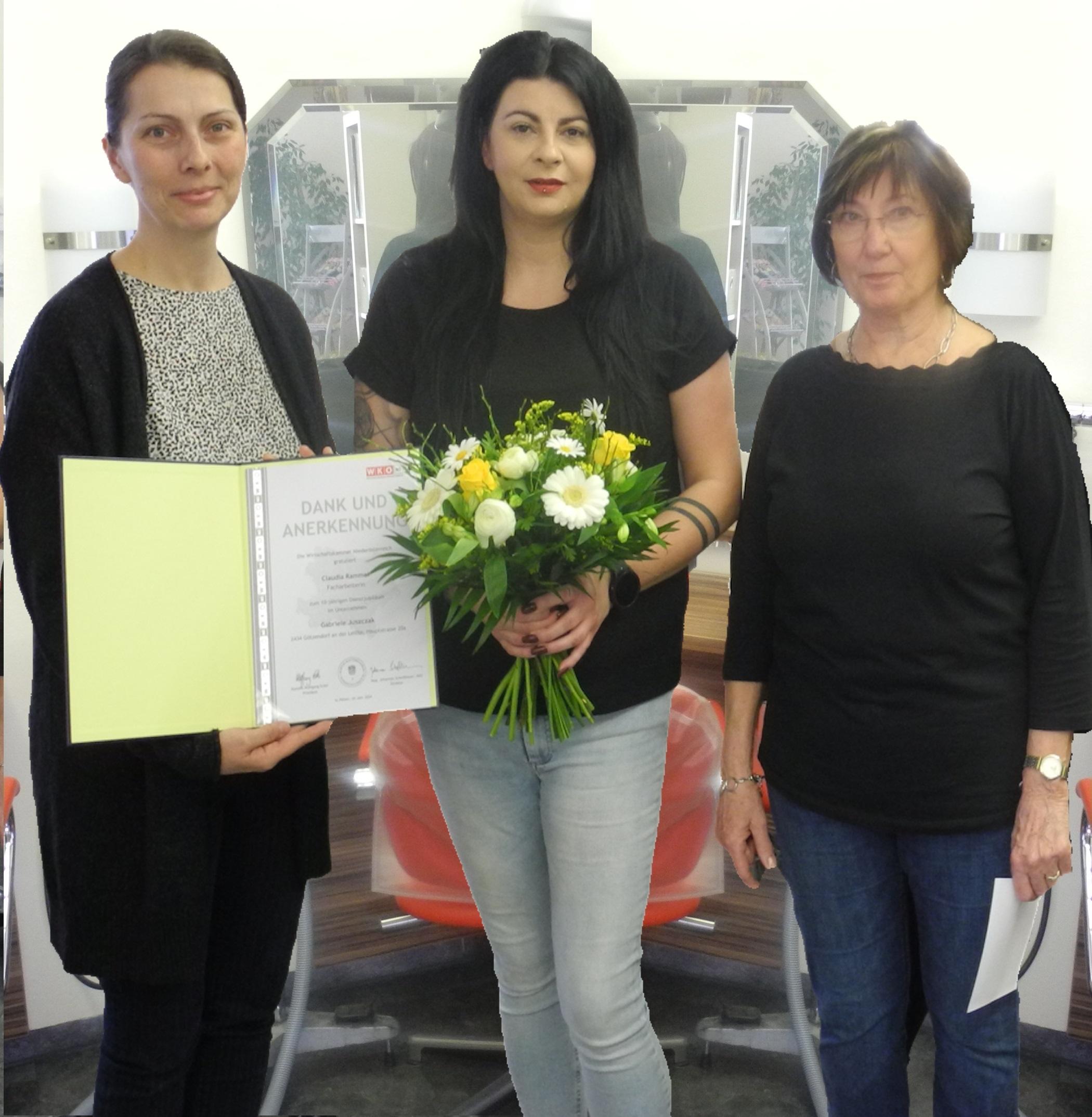 Bezirksstellenobfrau Gabriele Pipal, Claudia Rammel und Gabriele Juszczak