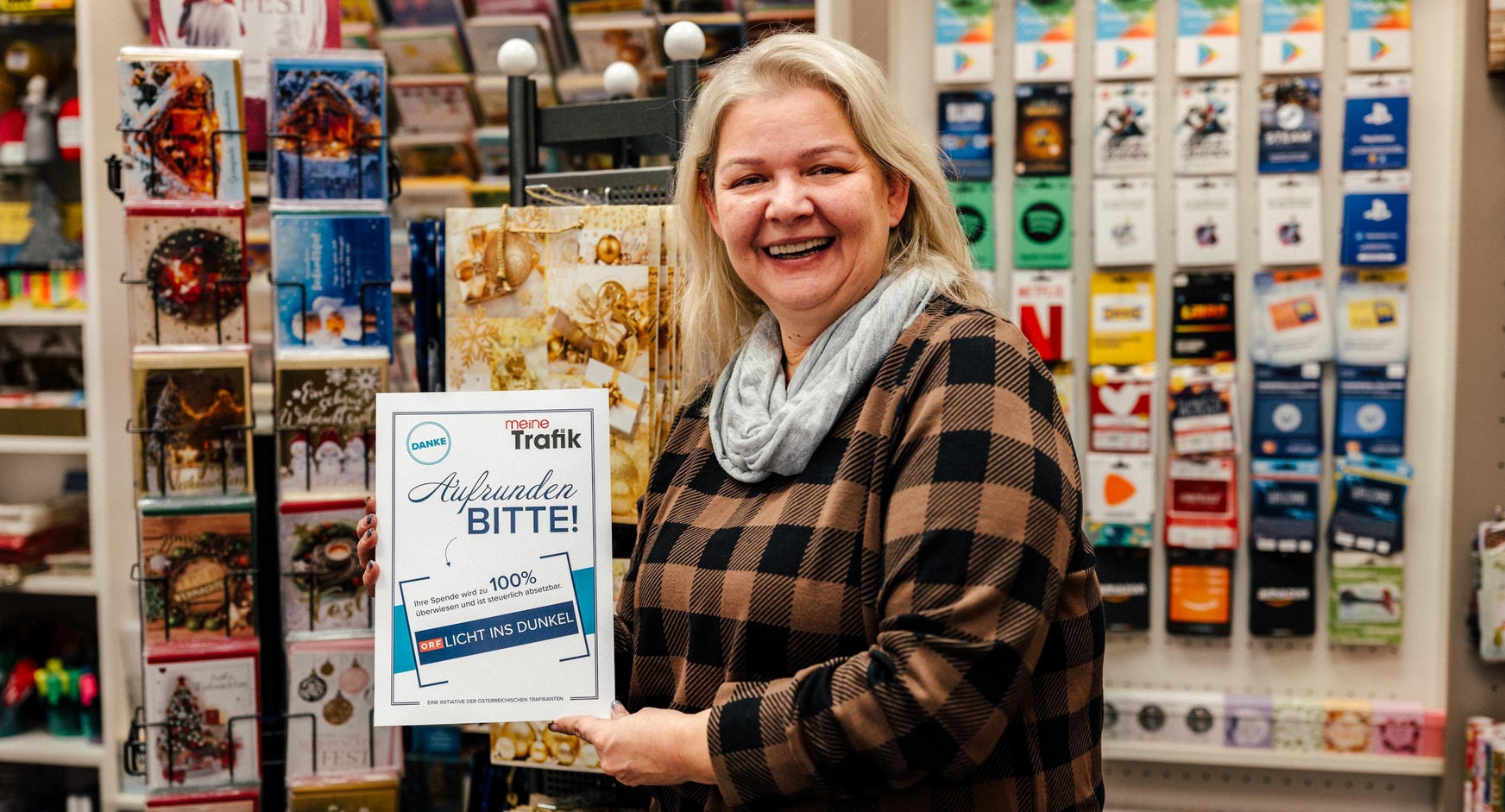 Angelika Bauer, Obfrau der burgenländischen Trafikanten, lädt beim Spenden zum Aufrunden ein.