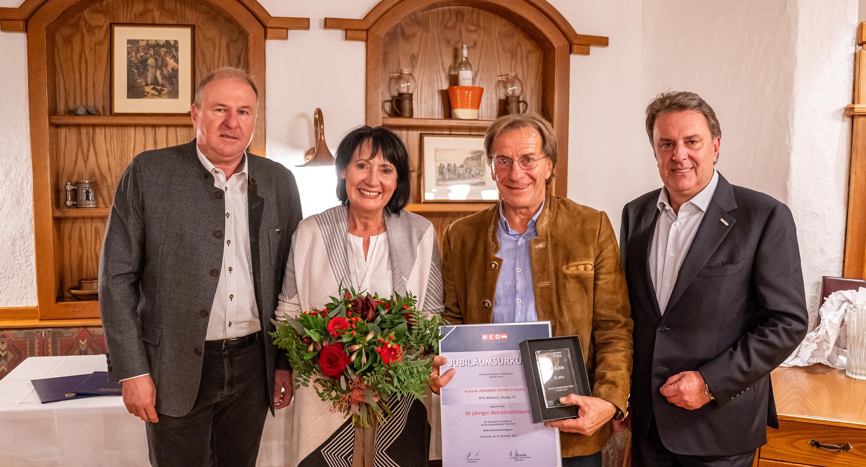 Landesinnungsmeister KommR Anton Putz, Friedi und KommR Johannes Bauer sowie Wolfgang Ecker, Vorsitzender der Berufsgruppe der Steinmetze und Präsident der Wirtschaftskammer Niederösterreich.