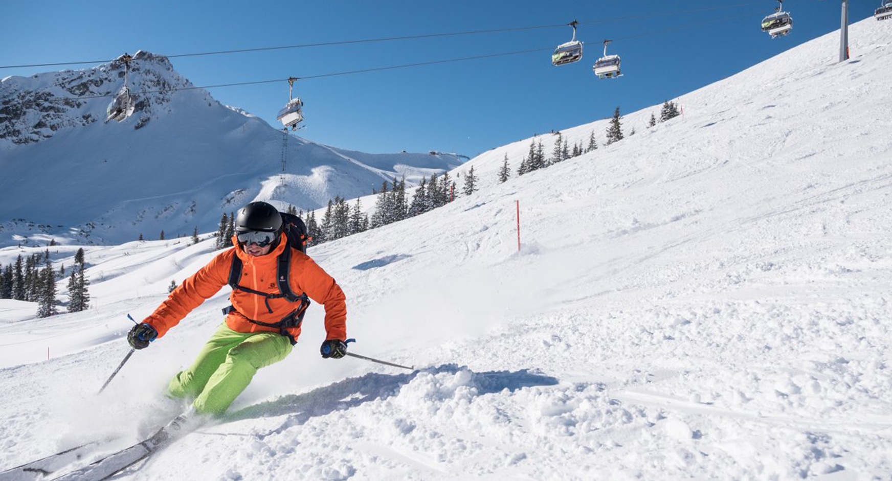 Schifahrende Person auf der Piste