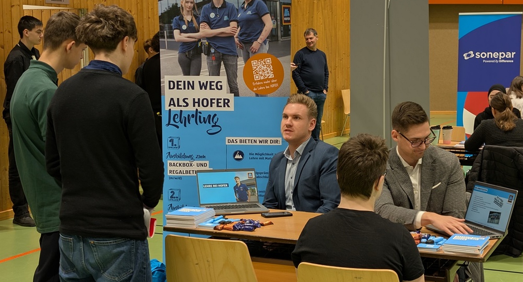 Eindrücke vom Lehrlings-Speed-Dating 2024/25 der Fachmittelschule Wien 23 