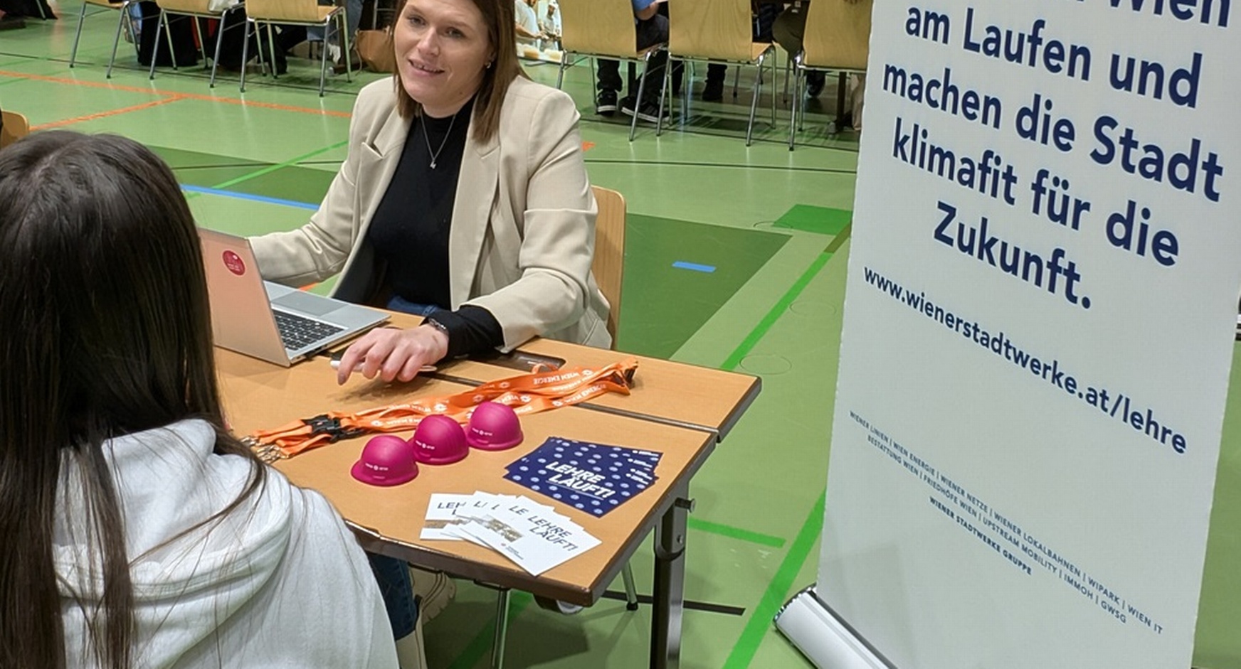 Eindrücke vom Lehrlings-Speed-Dating 2024/25 der Fachmittelschule Wien 23 