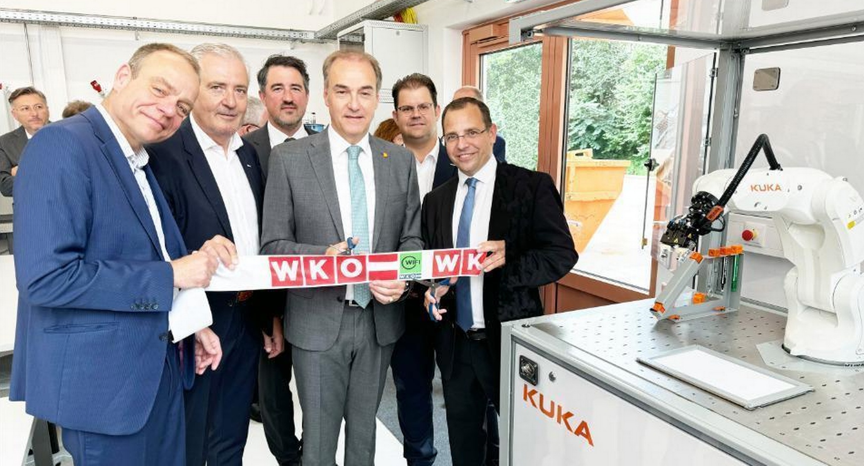 Spartenobmann Industrie Christoph Blum, Spartenobmann-Stv. Manfred Gerger, WIFI-Institutsleiter Thomas Jestl, Wirtschaftslandesrat Leonhard Schneemann, Landesinnungsmeister der Metalltechniker Mario Horvath und Wirtschaftskammerpräsident Andreas Wirth (v. l.). 