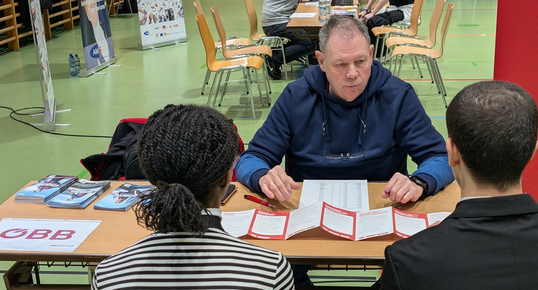 Eindrücke vom Lehrlings-Speed-Dating 2024/25 der Fachmittelschule Wien 23 