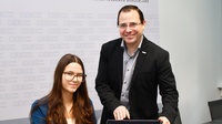 Lehrlingshackathon-Vorjahresteilnehmerin Elena Schuh und WK-Präsident Andreas Wirth (v. l.).