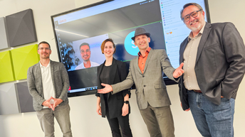 Am Foto von links nach rechts Christian Kolegger, Gisela Taschner-Carl-Hohenbalken, Bernd Buchegger und Thomas Stornig - im Hintergrund am Videowall Gerald Zankl 