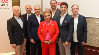 v.l.n.r.: Markus Novak (Leiter Produktmanagement Wifi), Florian Wille (General Manager Hotel Anantara), Leo Doppler (Obmann Verein Börseviertel), Claudia Stadler (CEO Steuerberatungskanzlei cSt-causa), Dieter Steup (WK Wien Bezirksobmann Innere Stadt), Christian Winkelhofer (Geschäftsführer für „Neue Technologie“ bei Accenture Wien), Harald Betke (Börseviertel, Lehrbeauftragter an der Uni Wien)