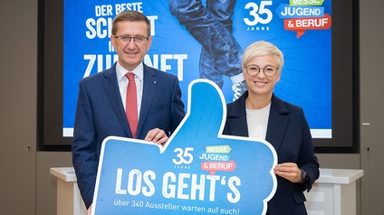 WKOÖ-Präsidentin Doris Hummer und Wirtschafts-Landesrat Markus Achleitner laden zum Besuch der Jugend & Beruf ein.