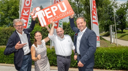 Gruppenfoto vorm Eingang der WKO Steiermark von Karl Heinz Dernoscheg, Martina Konrad, Thomas Heschl und Andreas Herz 