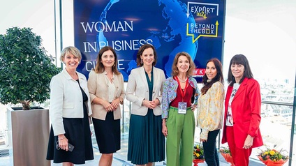Gruppenfoto vom Woman in Business Circle mit v.l.n.r.: Bernadette Hawel, Gudrun Hager, Mariana Kühnel, Imma Baumgartner, Karin Binder und Martha Schultz