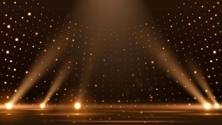 Dunkle Bühne mit vielen Scheinwerfern und Lichtern