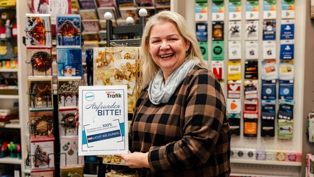 Angelika Bauer, Obfrau der burgenländischen Trafikanten, lädt beim Spenden zum Aufrunden ein.