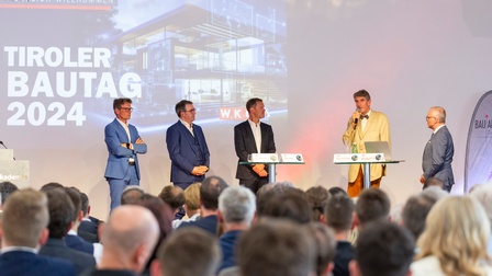 Diskutieren über die Zukunft des Mittelstandes: Swietelsky-CEO Peter Krammer, Baumeister Anton Rieder, Landesinnungsmeister Patrick Weber, ATP-Chef Christoph M. Achammer (v.l.n.r.). Paul Tesarek (r.) moderierte die Veranstaltung.