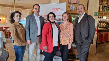 v.l.n.r.: Ing. Judith Edelmann (WK Wien-Bezirksobfrau Josefstadt), Alexander Hannig (WK Wien, Verkehrspolitik), Vera Schmitz (WK Wien-Bezirksobfrau Alsergrund), Mag. Gabriele Taschler (WK Wien-Bezirksmanagerin Alsergrund), Dieter Steup (WK Wien-Bezirksobmann Innere Stadt)