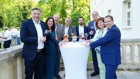 Wirtschaftskammerdirektor Harald Schermann, Regionalstellenobfrau Mattersburg Melanie Eckhardt, Spartenobmann-Stellvertreter KommR Anton Putz, Landesinnungsmeister der Rauchfangkehrer Herbert Baumrock und sein Stellvertreter Anton Zolles sowie WK-Vizepräsident KommR Paul Kraill, Spartengeschäftsführerin Doris Granabetter und Wirtschaftskammerpräsident Andreas Wirth (v. l.). 