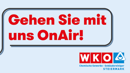 Mikrofon auf blauem Hintergrund mit roter Schrift: Gehen Sie mir uns OnAir!