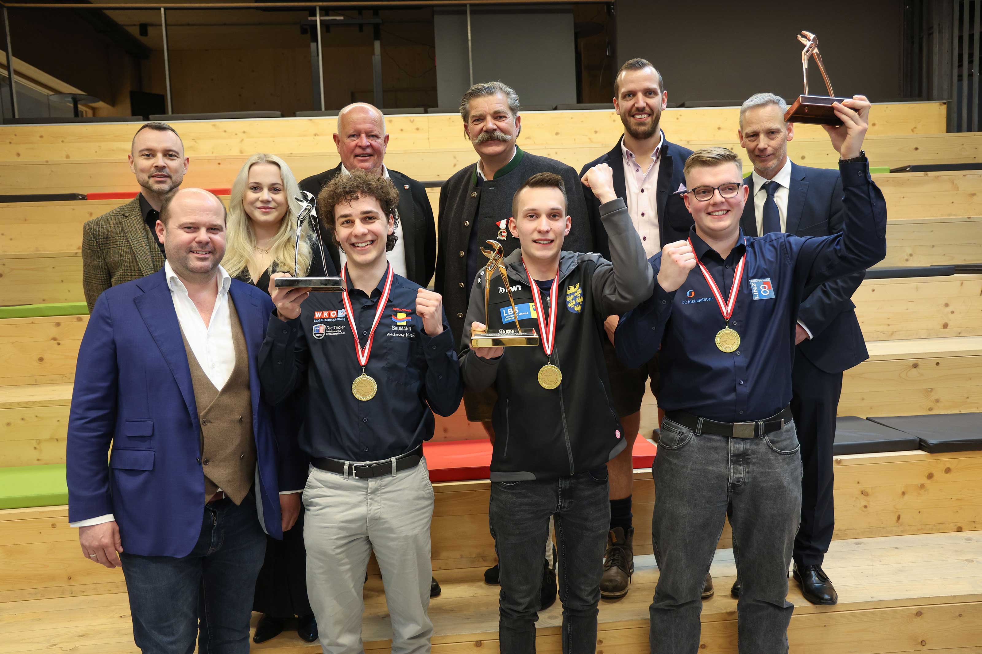 Gruppenfoto der Sieger des Bundeslehrlingswettbewerbs der Installations- und Gebäudetechnik 2024