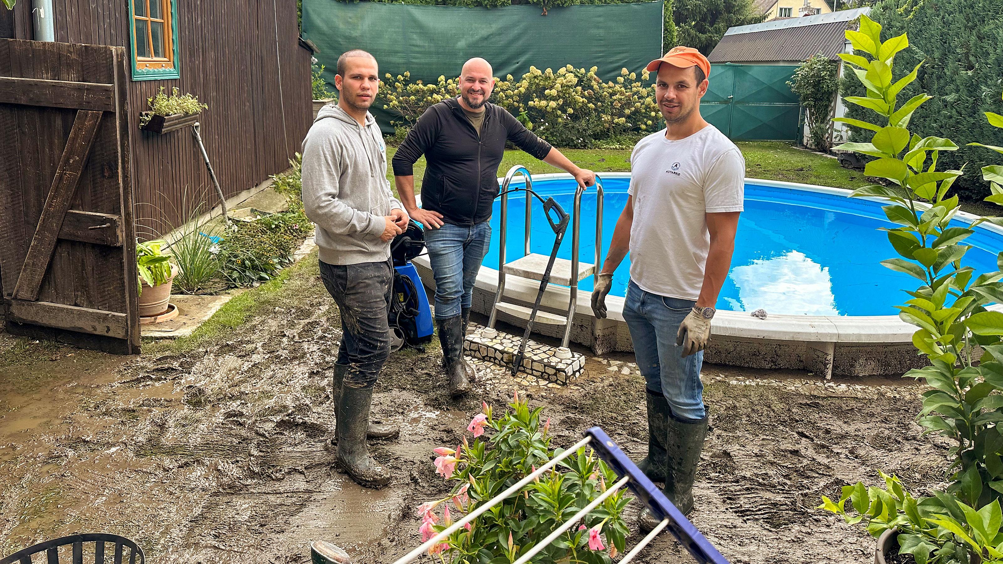 Max Wagner und sein Team beim Entrümpeln in Kierling.