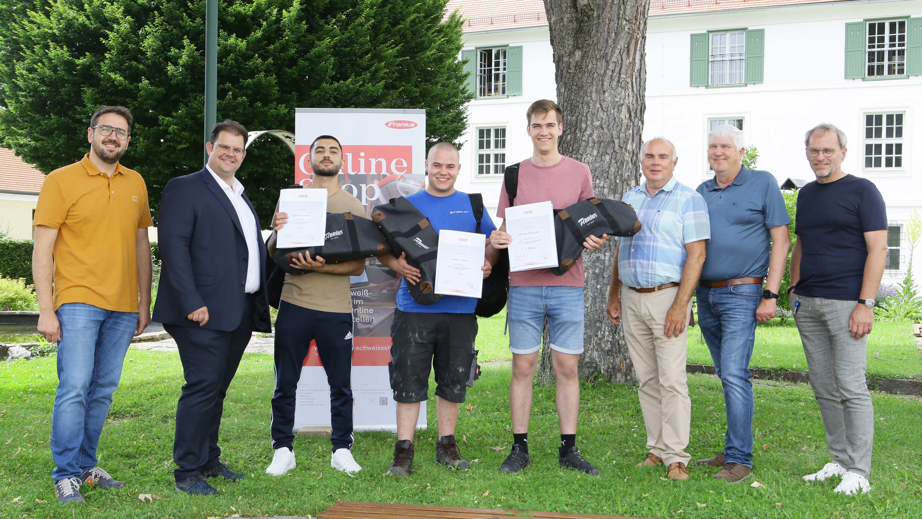 Gruppenbild der Sieger des  Landeslehrlingswettbewerb der Metalltechniker Burgenland 2024
