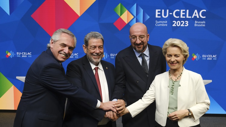 Alberto Fernández (Präident Argentinien), Ralph Gonsalves (Premierminister Saint Vincent und die Grenadinen), Charles Michel (Präsident Europäischer Rat), Ursula von der Leyen (Präsidentin Europäische Kommission)