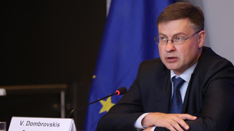 Dombrovskis am Rednertisch