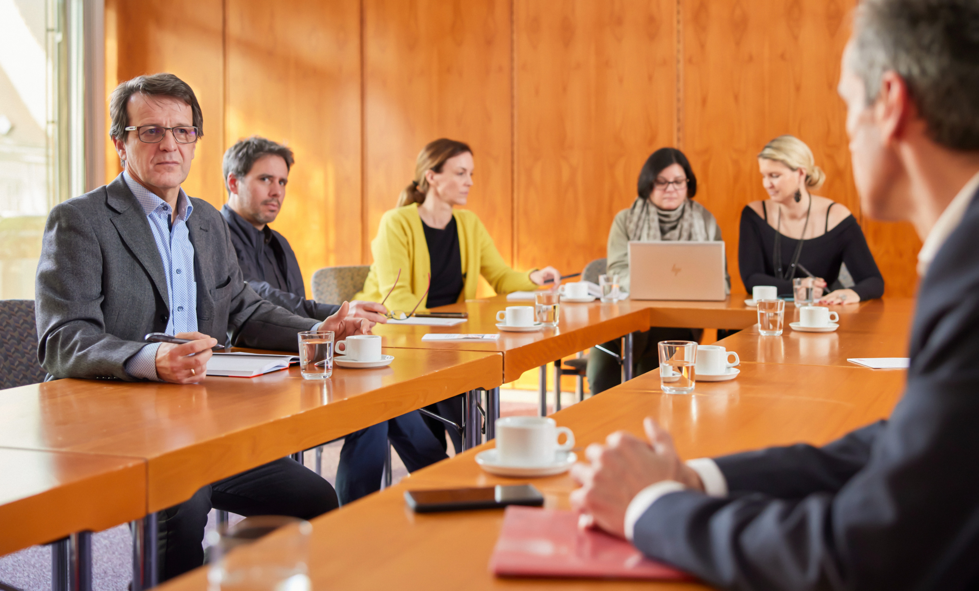 Handels-KV: Arbeitgeber:innen Fordern Für Nächste Verhandlungsrunde ...