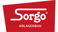 Weißer Schriftzug Sorgo Anlagenbau auf rotem Hintergrund