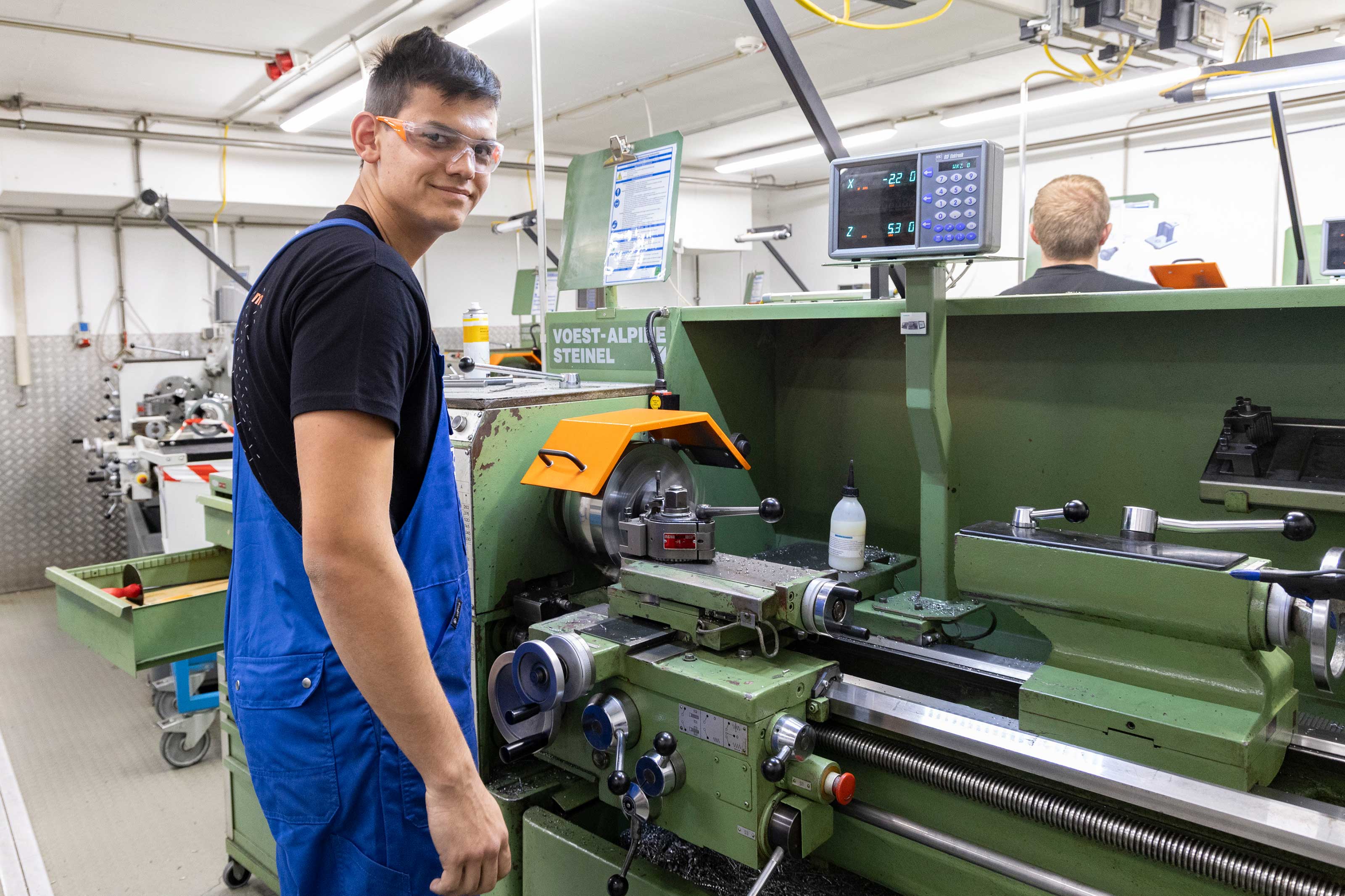 Teilnehmer des Bundeslehrlingswettbewerbs der Metalltechniker 2024