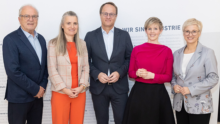 Am Podium beim Bildungstag v. l.: Mark, Burgholzer-Kaiser, Hengstschläger, Burkhart und Hummer.