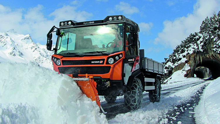 Der Reform Muli im Winterdienst-Einsatz.