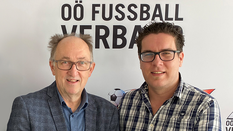 v.l. Franz Landerl, Berufsgruppensprecher der OÖ Lebens- und Sozialberatung und Raphael Oberndorfinger, Direktor Finanzen & Organisation Oö. Fußballverband