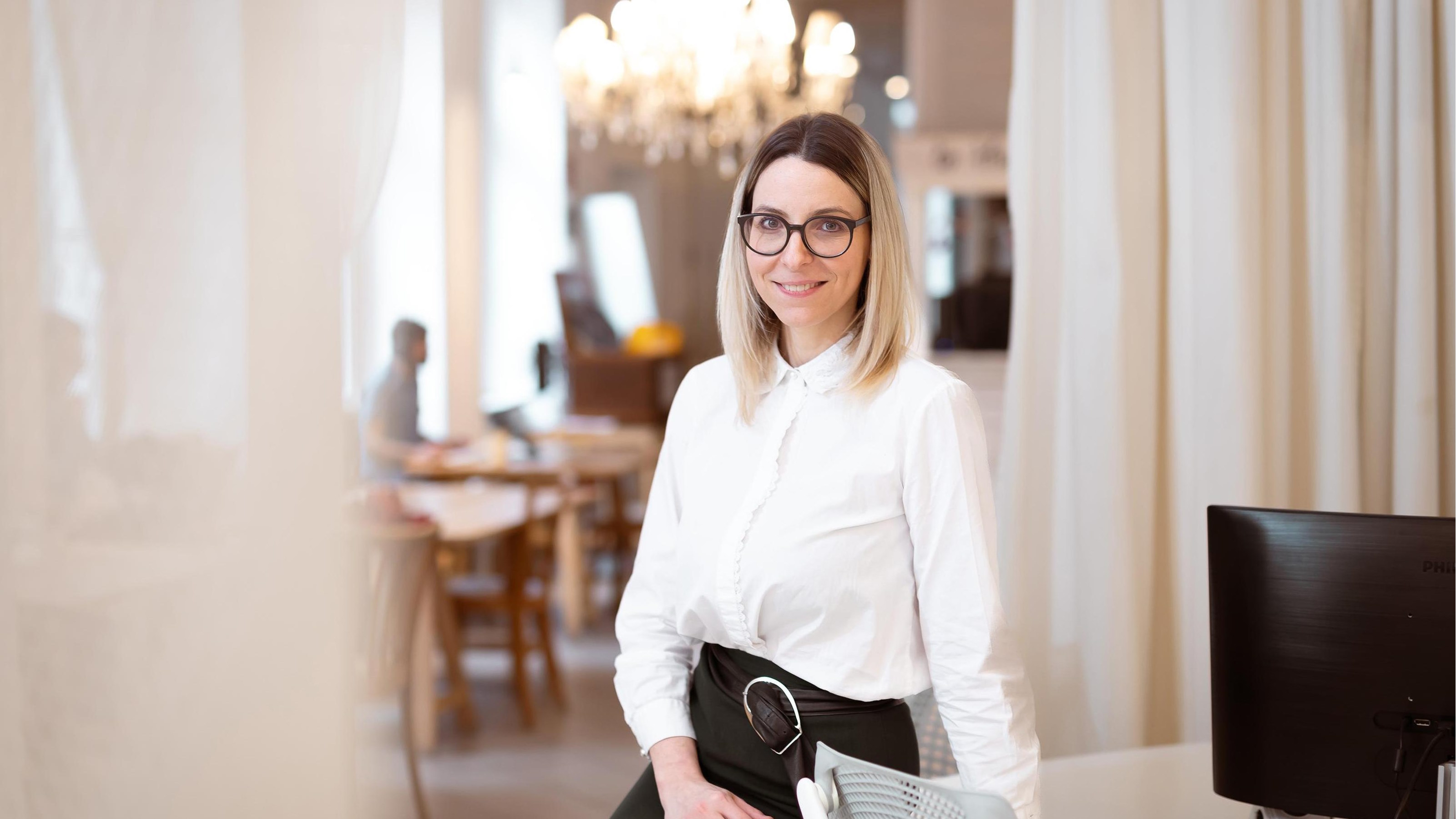 Portraitaufnahme von Nadina Ruedl, eine der Gewinnerinnen des Women in Business Awards 2024.