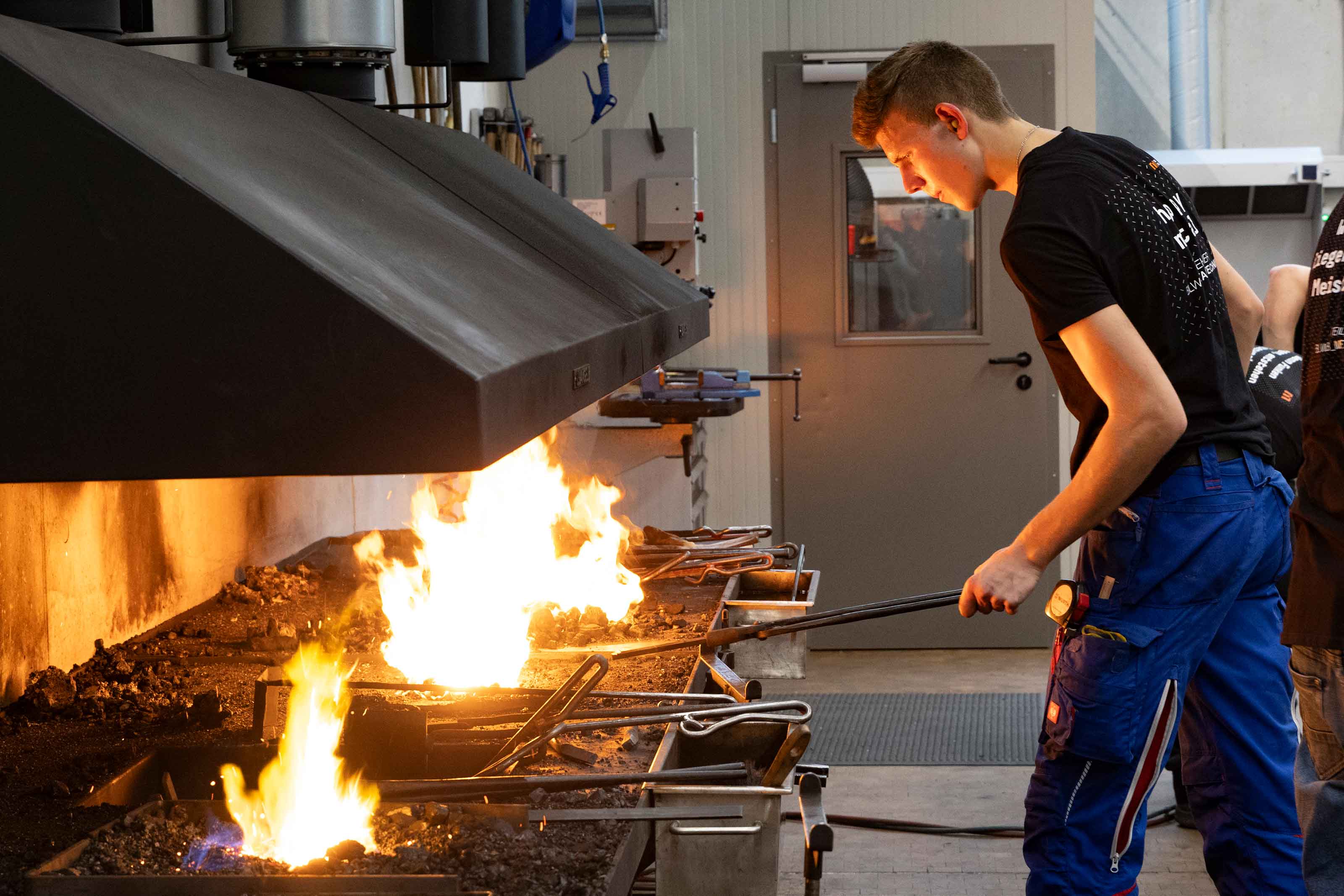 Teilnehmer des Bundeslehrlingswettbewerbs der Metalltechniker 2024 im Beruf Schmiedetechnik