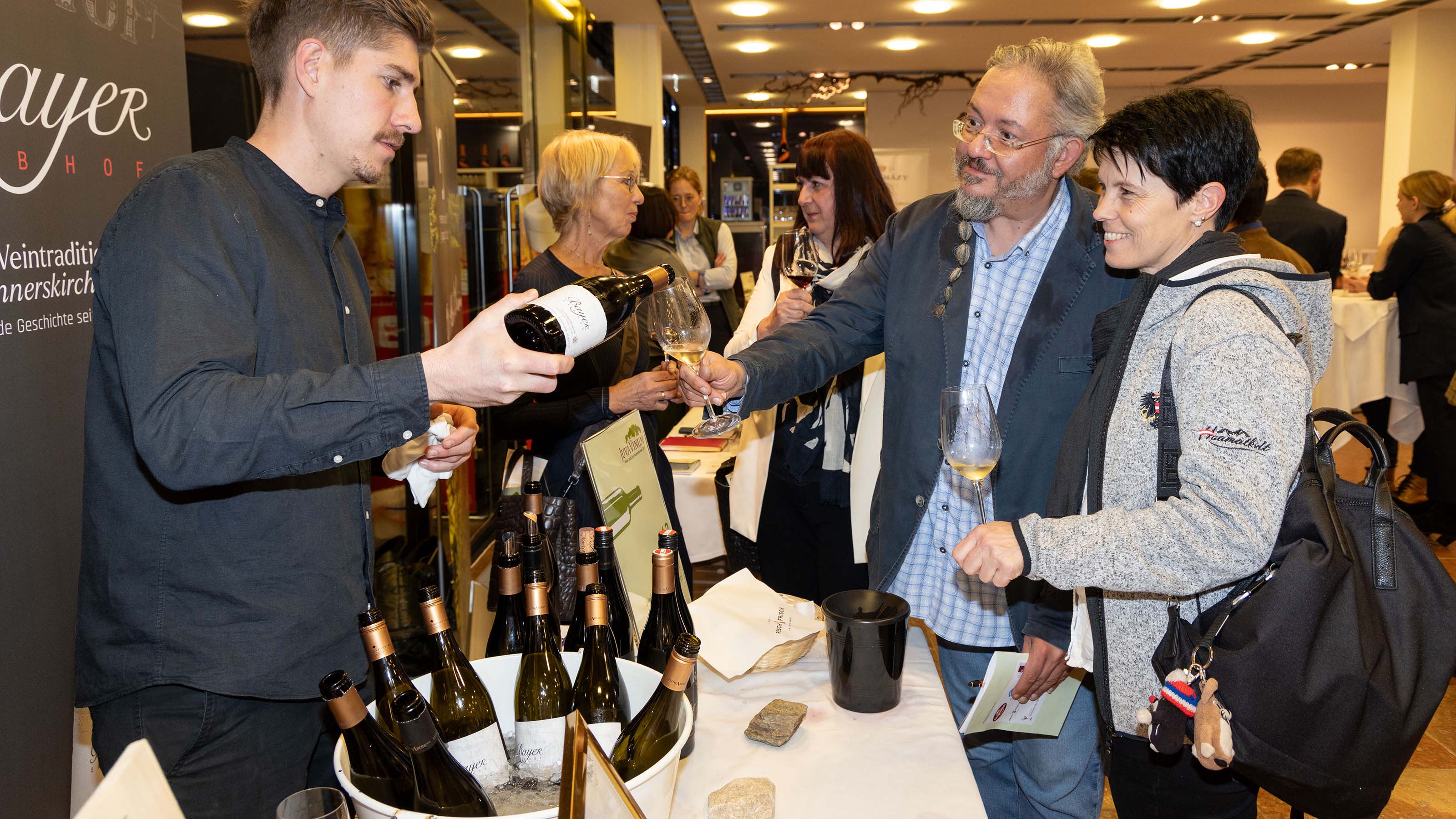 Im vergangenen Jahr wurde die JuvaVinum von mehr als 300 Salzburger Weinliebhaberinnen und -liebhabern besucht.