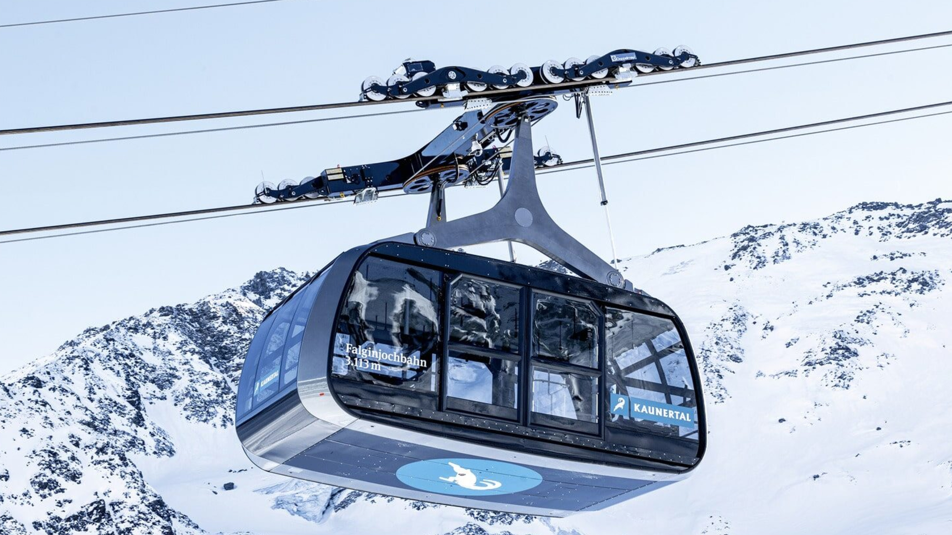 Seilbahn-Goondel in Winter-Landschaft