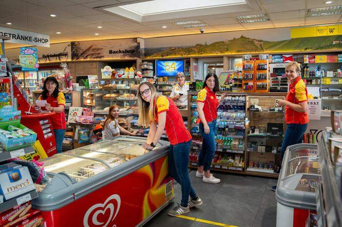 Der Tankstellenshopp der Tankstelle Orell mit allen Mitarbeiterinnen