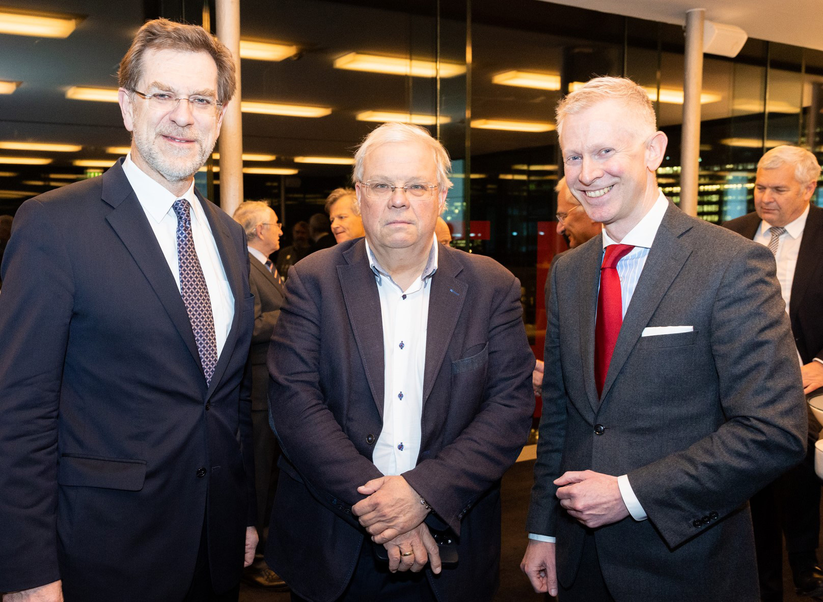 Mag. Christian Wehrschütz, ORF-Korrespondent zwischen Mag. Andreas Zakostelsky, dem Obmann des FV der Pensions- und Vorsorgekassen und Dr. Stefan Pichler, dem Geschäftsführer, FV der Pensions- und Vorsorgekassen