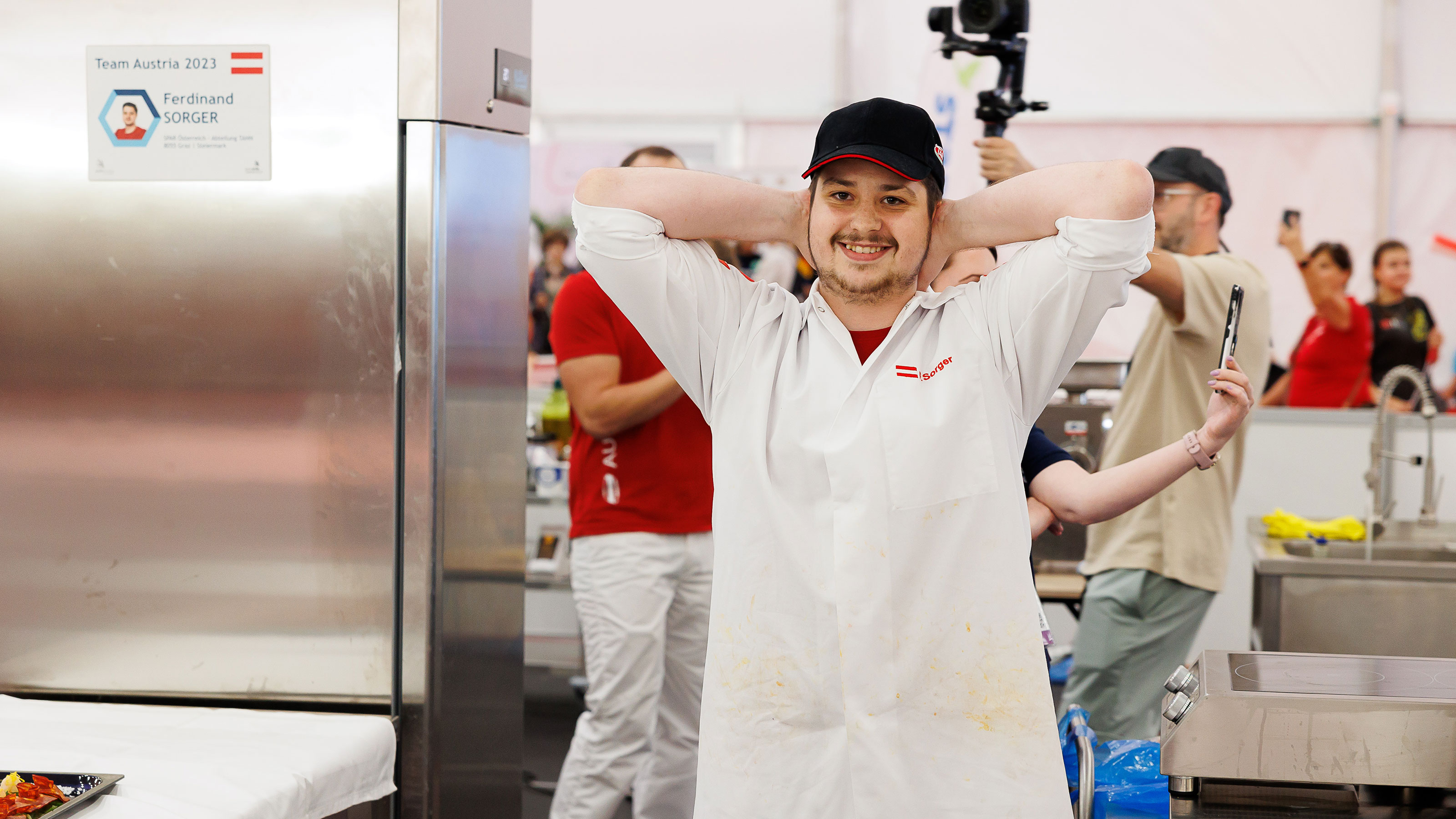 Ferdinand Sorger während des Wettbewerbs im Handwerk Fleischer bei den EuroSkills 2023 in Danzig