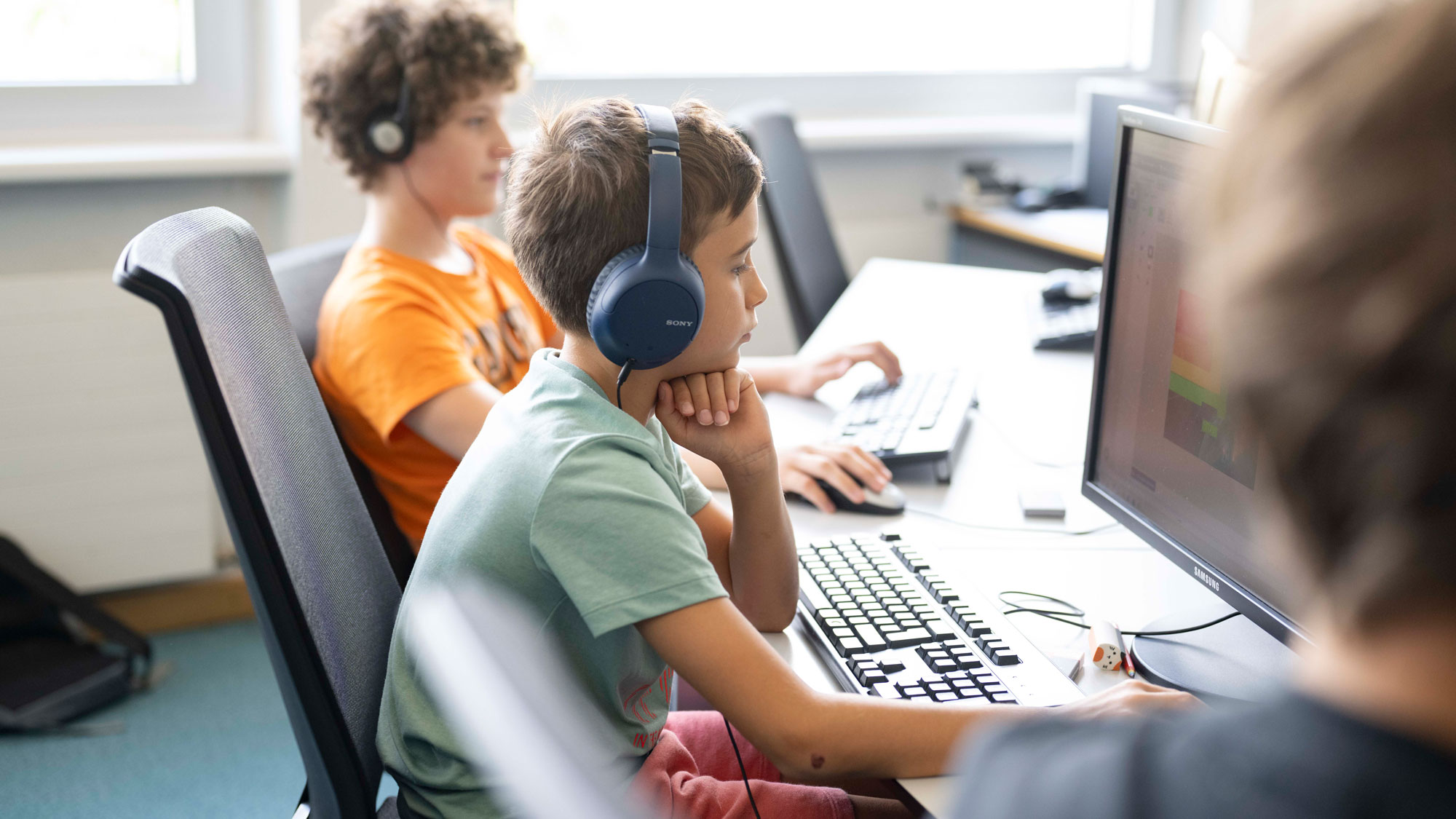 Schüler:innen werden spielerisch an die Digitalisierung herangeführt.