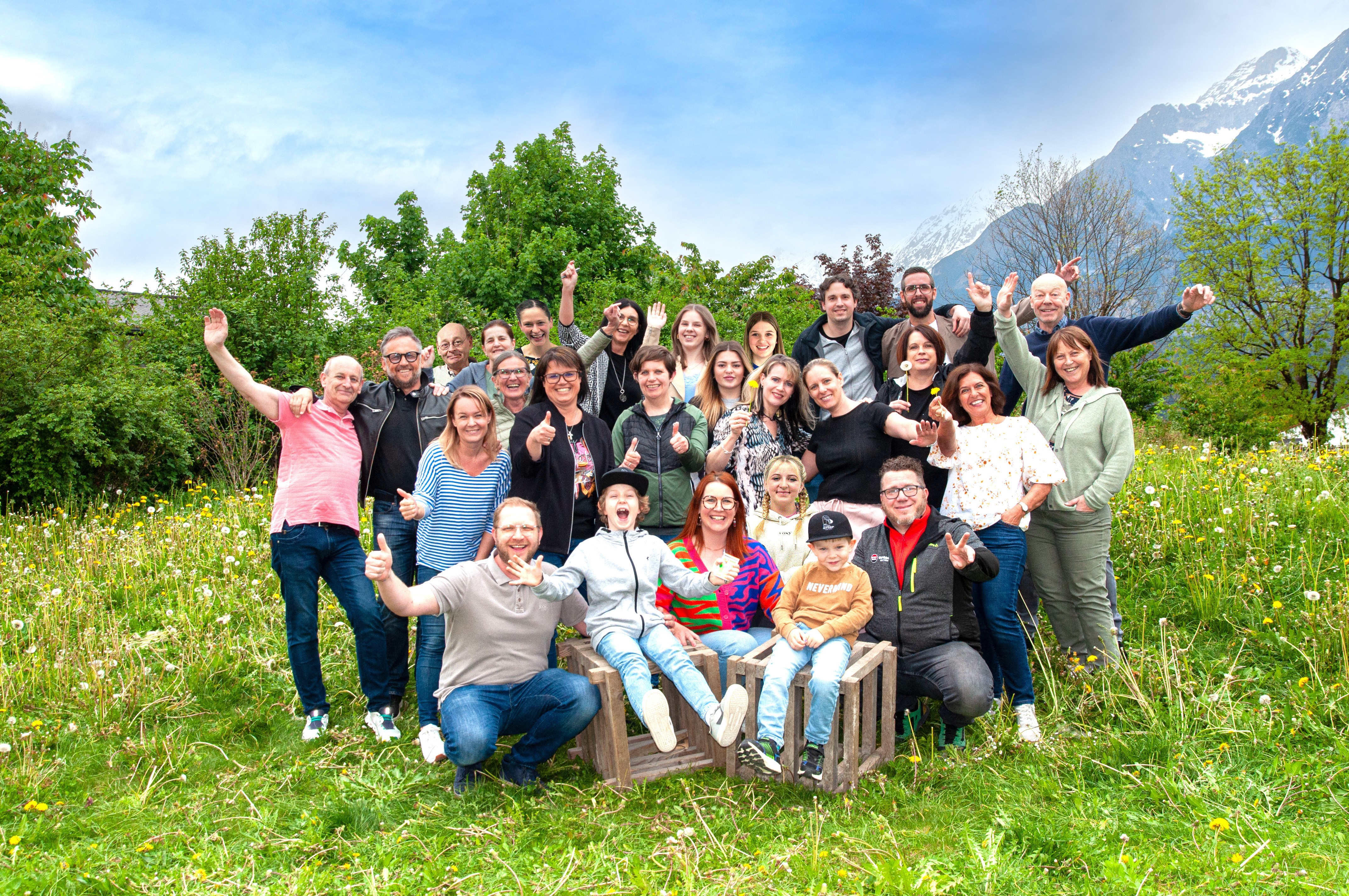 Teamwork makes the dream work. Das gesamte Team des Familienunternehmens „Sport 2000 Erler“. Von Running über Ski Alpin bis hin zu Skitourensport ist das Unternehmen absoluter Spezialist.