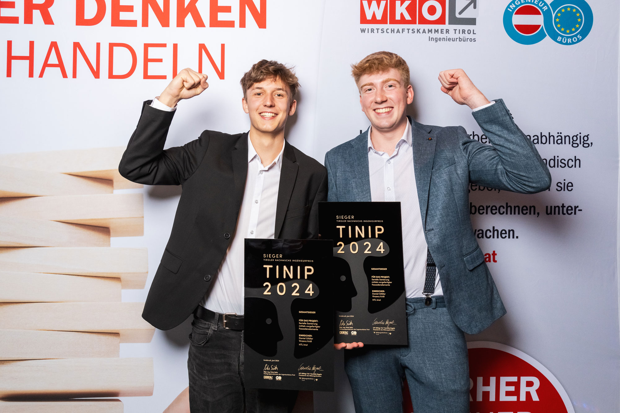 Sieger des TINIP 2024 sind Daniel Gföller (l.) und Vinzenz Kröll mit ihrem Projekt „Serielle Sanierung mittels vorgefertigter Fassadenelemente“.