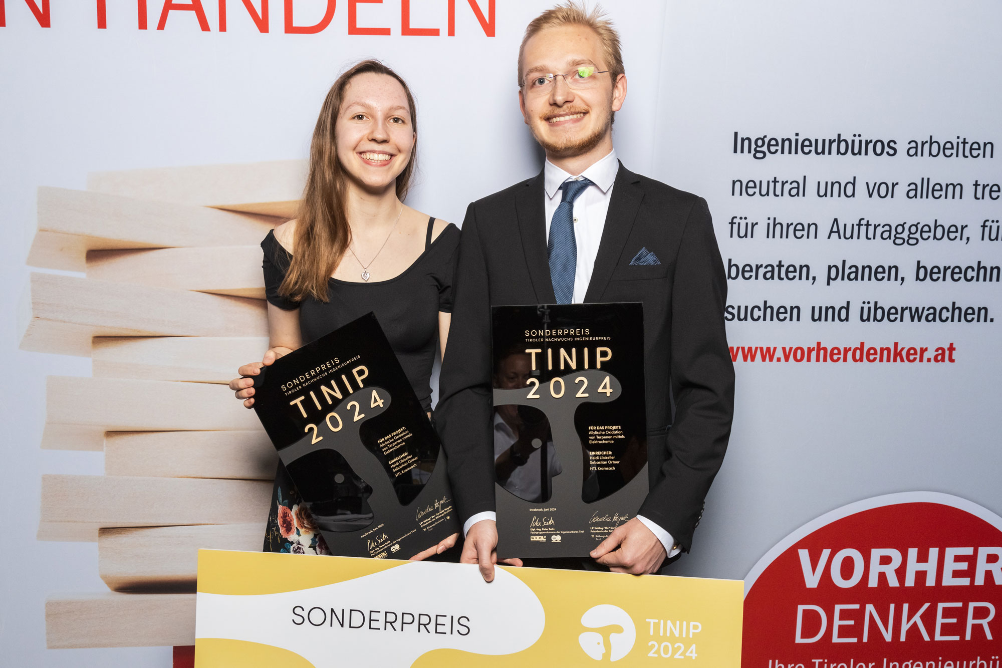 TINIP 2024 - Sieger des Sonderpreises sind Heidi Libiseller und Sebastian-Alexander Ortner von der HTL Kramsach.
