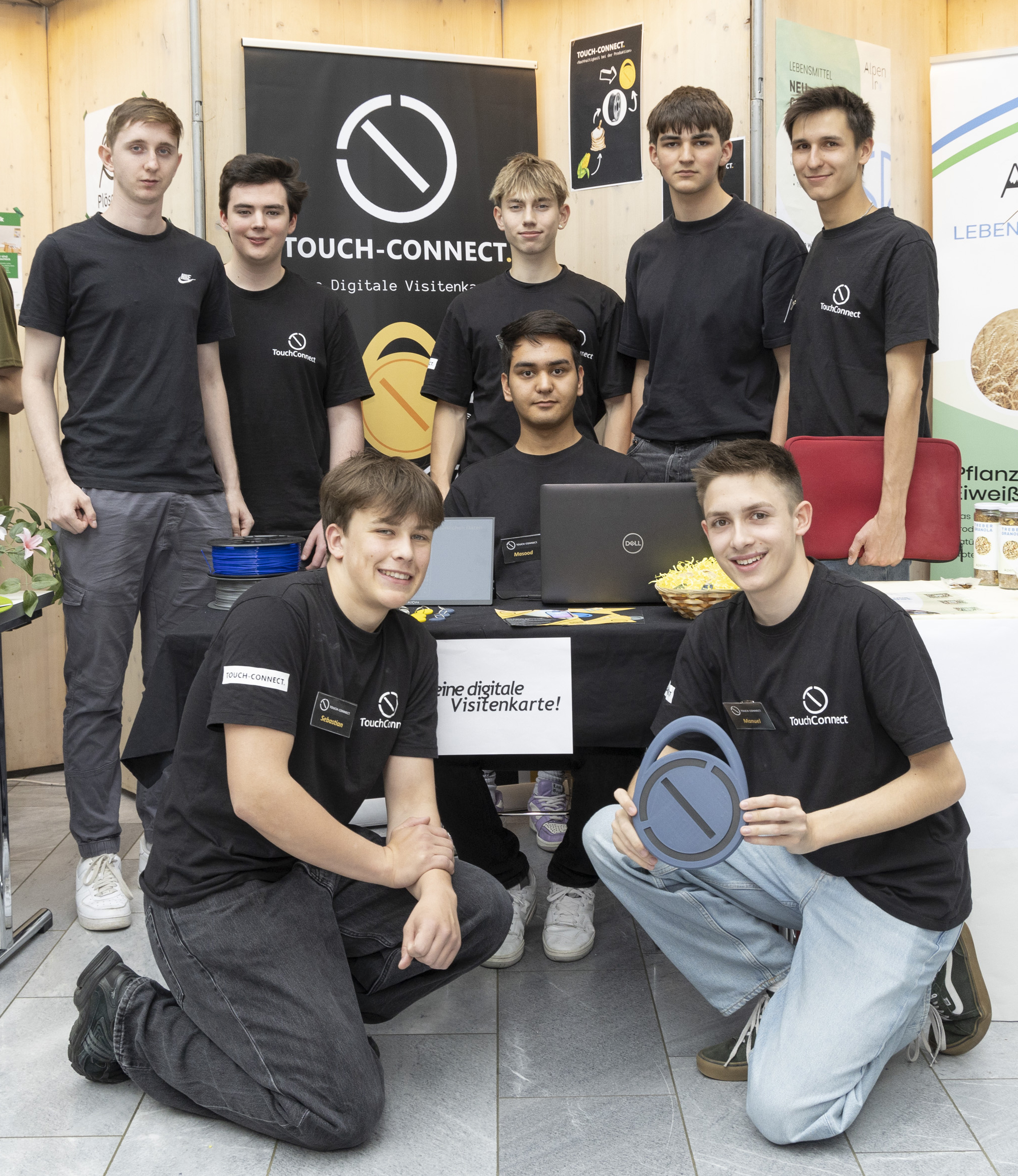 Ein bewährtes Instrument, das die Themen Financial Literacy und Entrepreneurship Education in Tirol stärkt, ist das Pro-gramm „Junior Company“ – Mit ihrem TouchConnect NFC-Schlüsselanhänger sicherte sich das Team der Junior Company „VirtualKeytag“ von der HTL Anichstraße den Innovationspreis beim diesjährigen Junior-Wettbewerb.