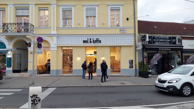 mel&koffie Straßenansicht 